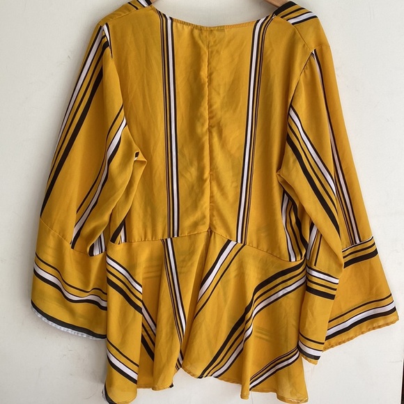 Ashley Stewart Flutter sleeve Cinched Flutter Split Front Top, Size 18/20 - Picture 6 of 13